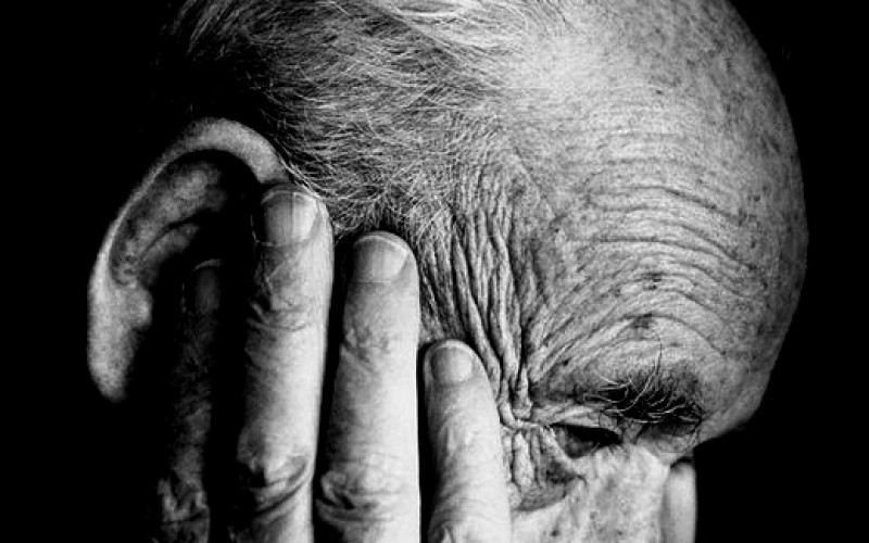 Alzheimer, studio shock: forse si può trasmettere con il sangue