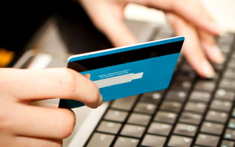 Carte di credito, boom di frodi online: ecco cosa fare per evitarlo