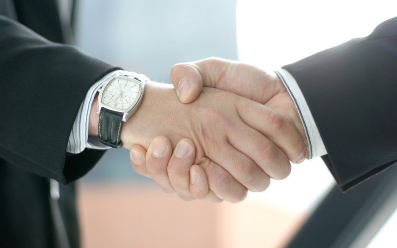 Hitachi Systems CBT sigla la partnership con Axioma