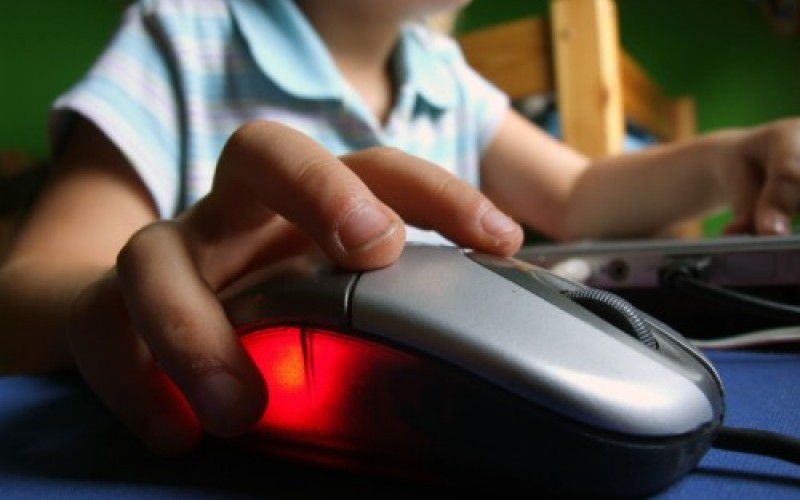 Pedopornografia: secondo Save the Children il 32% dei teenager è a rischio