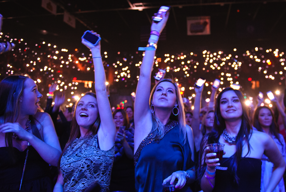 Oltre 100 artisti contro il riconoscimento facciale ai concerti