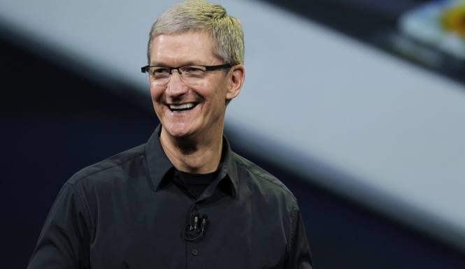 Tim Cook a sorpresa a Milano