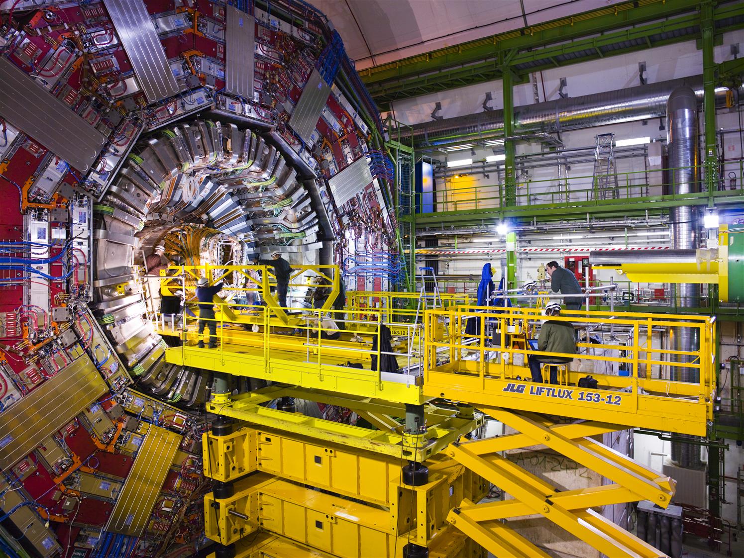Il Large Hadron Collider del CERN tornerà presto in funzione