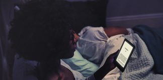 Nuovo Amazon Kindle con luce anteriore regolabile