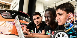 Land Rover 4x4 in Schools forma i tecnici per i veicoli autonomi