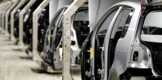 L'industria automobilistica accelera gli investimenti in smart factory