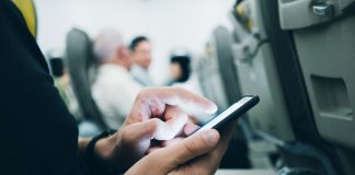 Entro il 2025 sette passeggeri su dieci gestiranno tutto il viaggio aereo da smartphone