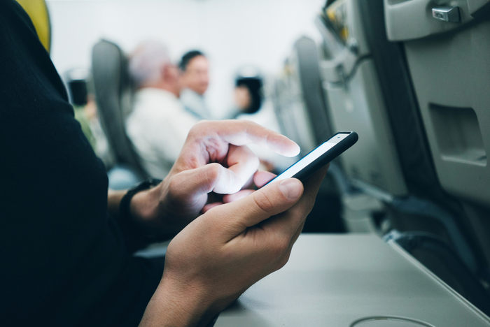 Entro il 2025 sette passeggeri su dieci gestiranno tutto il viaggio aereo da smartphone