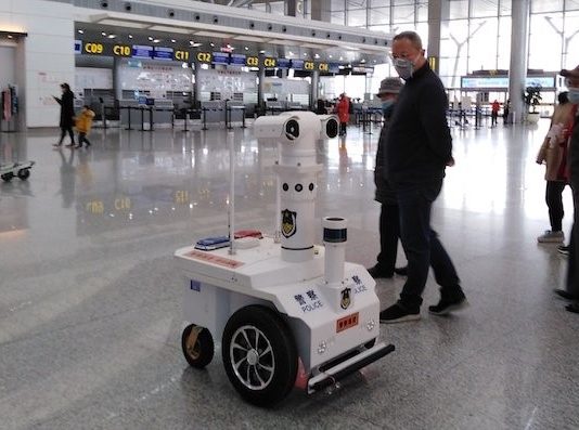 Connettività 5G contro il Coronavirus, dalla Cina arrivano i robot-poliziotto