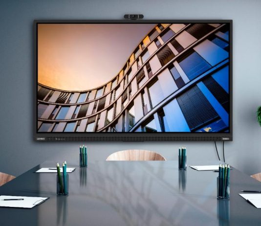 I monitor di grandi dimensioni Lenovo Thinkvision assicurano un efficace lavoro di squadra