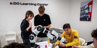 La robotica e le tecnologie avanzate di Comau per il progetto "e.DO Learning Center" promosso da Ferrari