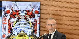 Pietro Gorlier, CEO di Comau, presenta le migliori tecnologie per la mobilità elettrica e l'automazione