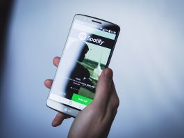 Spotify testa le playlist via IA