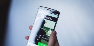 Spotify testa le playlist via IA