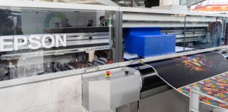 Epson e Yuima Nakazato promuovono una moda più sostenibile con la stampa a getto d'inchiostro a pigmenti su fibre Spiber