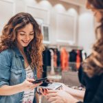 Il 95% dei leader nel retail conferma che l'AI è una priorità ma solo il 40% di loro è pronto a causa della carenza dei dati