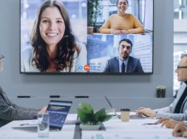 La nuova videocamera per conferenze Snom V420: brillante qualità video 4K per i meeting aziendali moderni