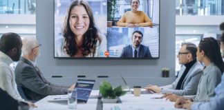 La nuova videocamera per conferenze Snom V420: brillante qualità video 4K per i meeting aziendali moderni