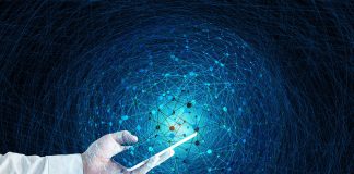 L'Italia sta facendo progressi nei pagamenti digitali, ma il divario generazionale sta rallentando l'adozione dei pagamenti tramite dispositivi mobile nei negozi