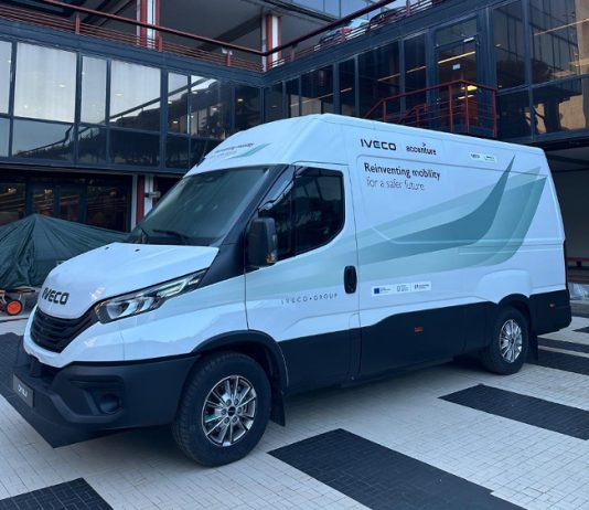 IVECO e Accenture portano la sicurezza stradale a un nuovo livello attraverso la tecnologia V2X